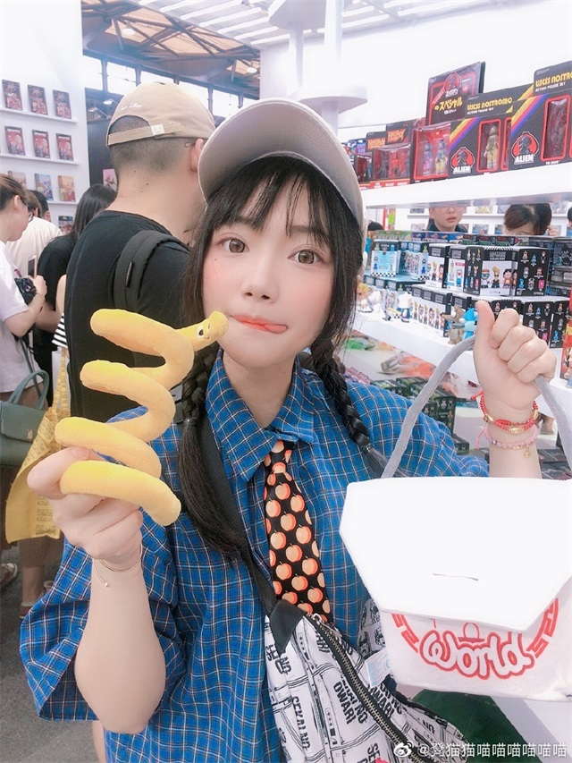 滬上coser凳貓貓生活照